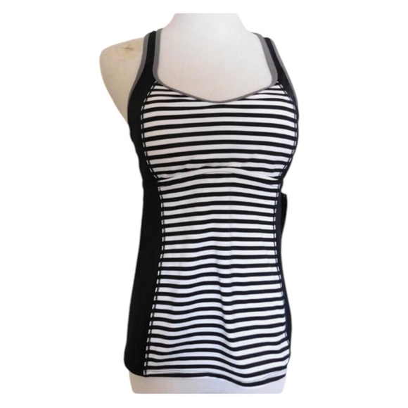 🌺NIKE Racerback Swoosh Bra Tank Top in B/W Stripes Top Size Large -- SPORTY!!!🌺 - Picture 1 of 6